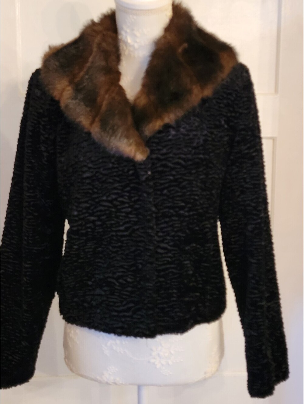 Classy White House / Black Market  Faux Fur Jacket Black Women's S Textured Soft